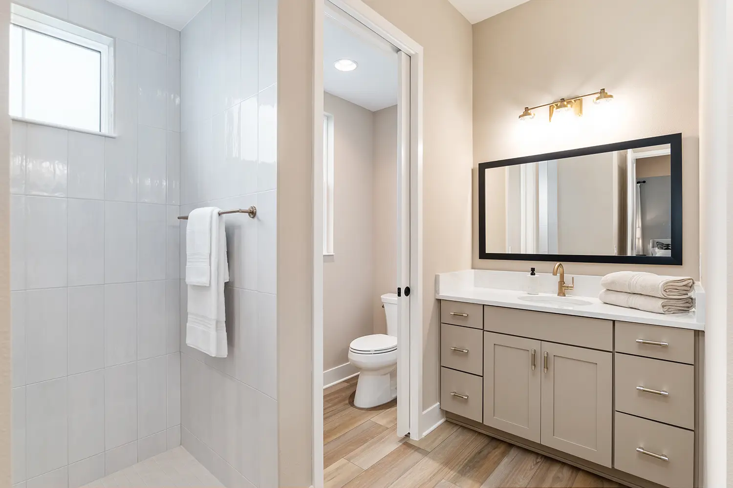 premier-heron-street-of-dreams-master-bathroom-shower-toilet-31