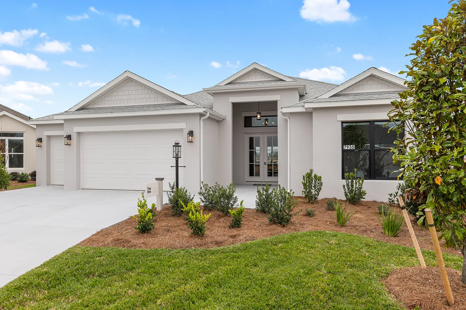 premier-ibis-street-of-dreams-front-exterior-landscaping-4