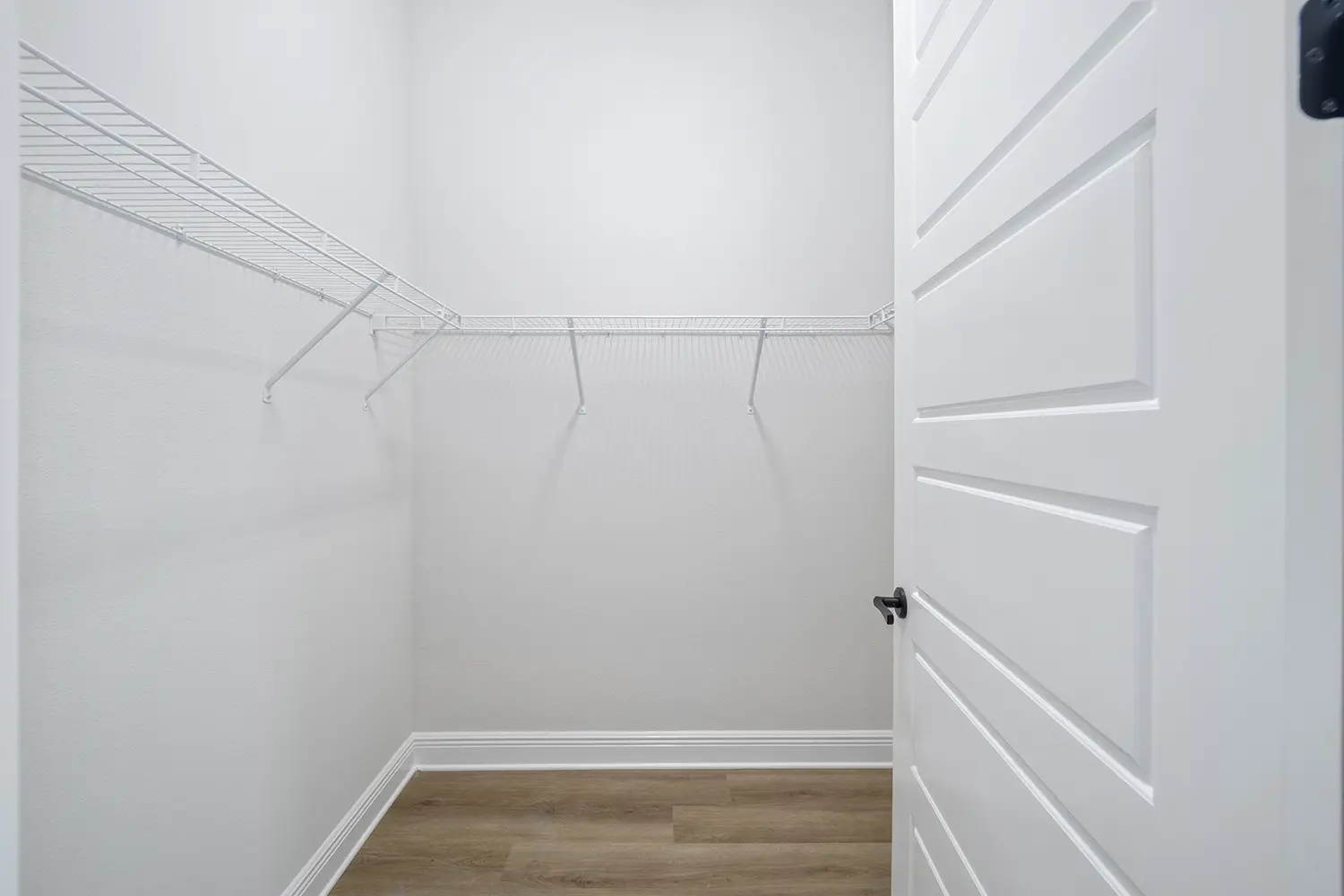 premier-st.lawrence-bedroom-closet