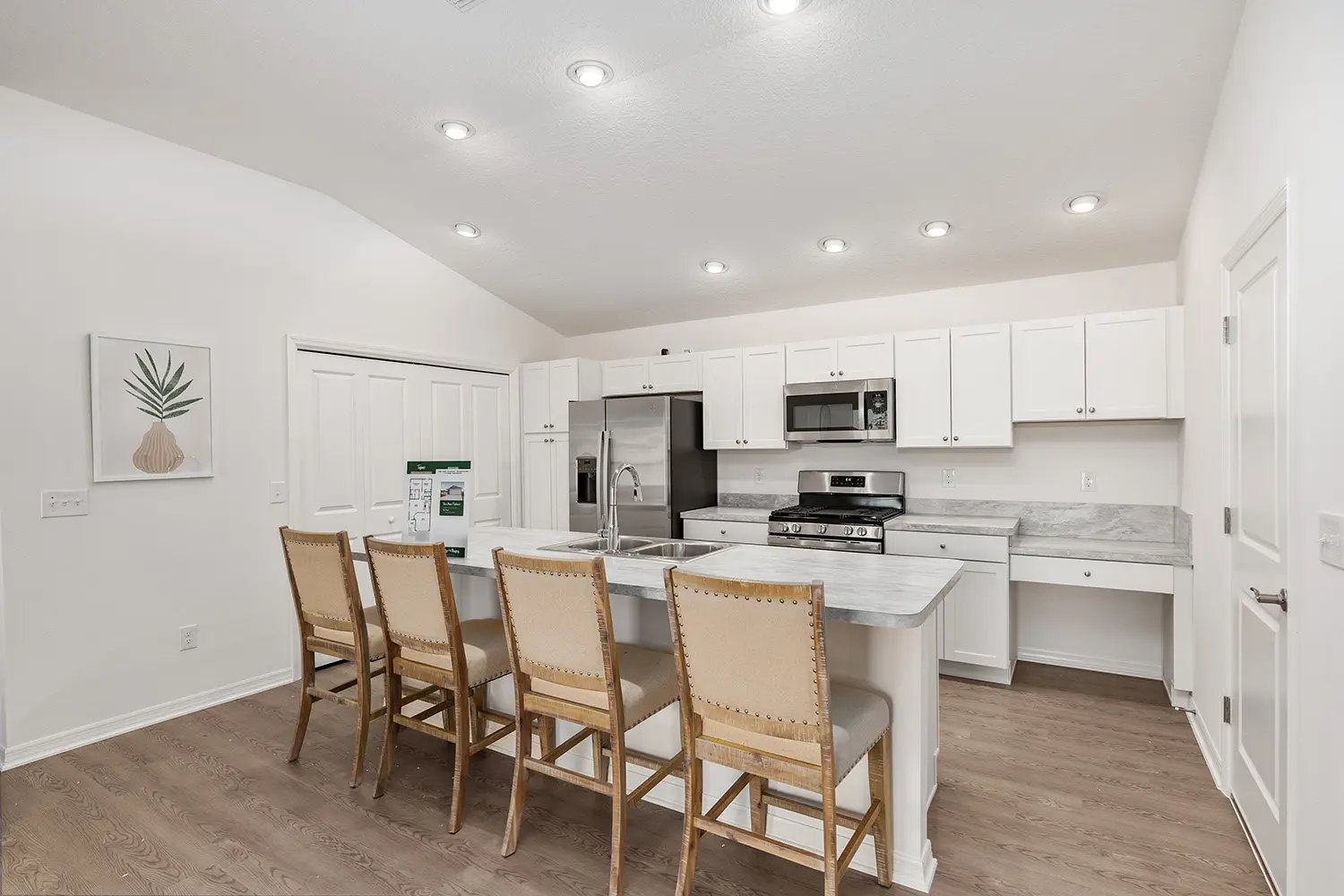 patio-villa-topaz-kitchen-with-island