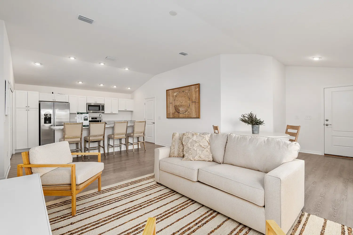 patio-villa-topaz-living-room-kitchen