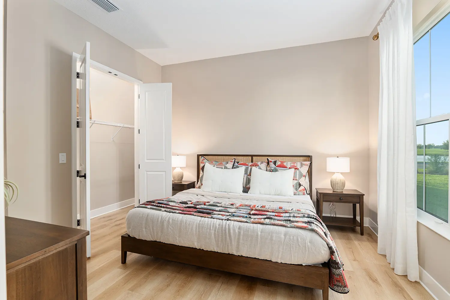 premier-niagara-street-of-dreams-bedroom-3