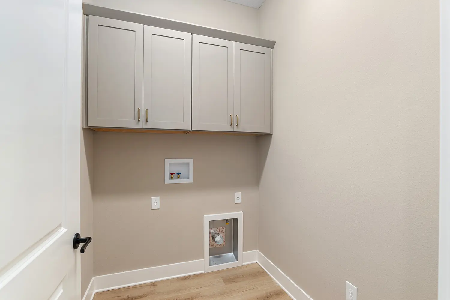 premier-niagara-street-of-dreams-laundry-room