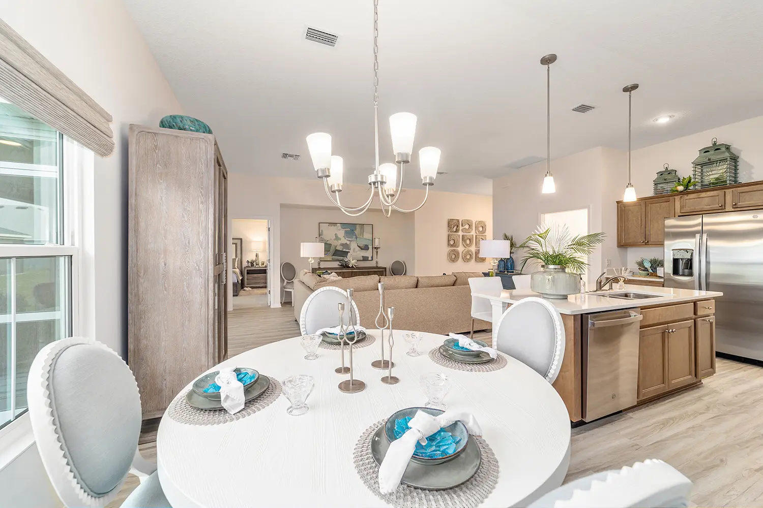 designer-tall-pine-street-of-dreams-dining-room