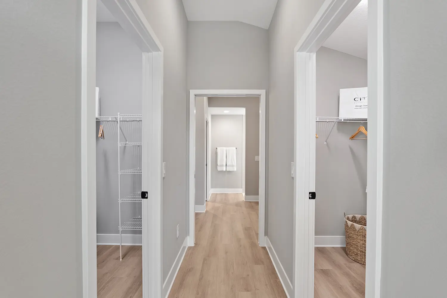 designer-robin-street-of-dreams-hallway-closets