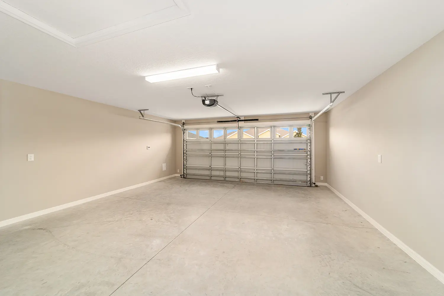 designer-whispering-pine-street-of-dreams-interior-garage