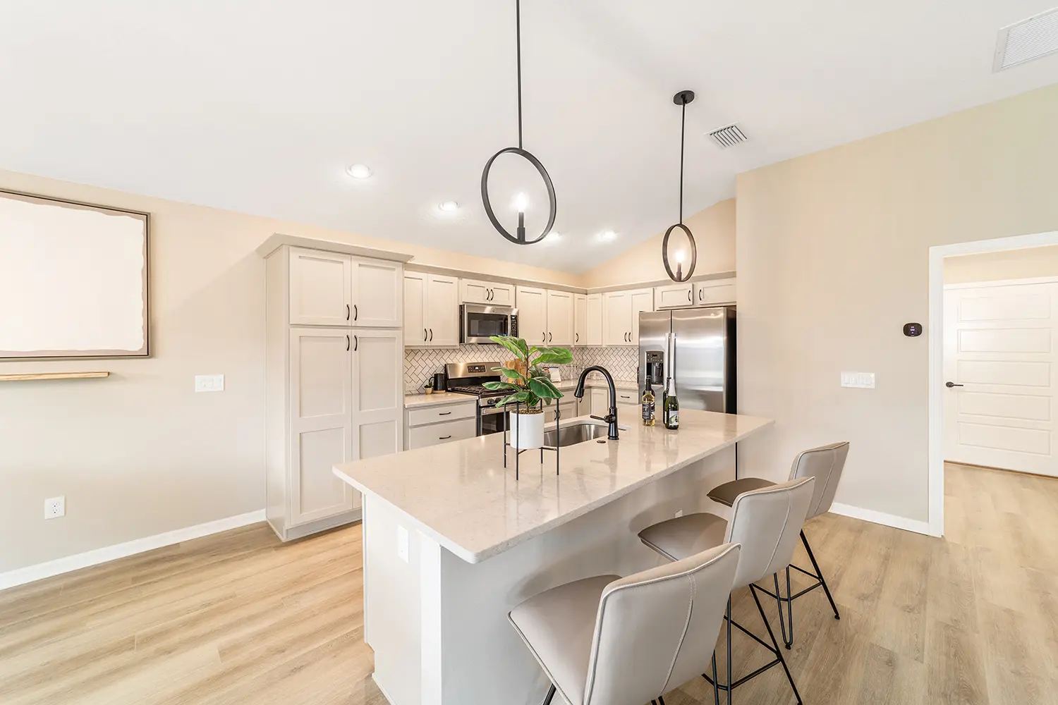 designer-whispering-pine-street-of-dreams-kitchen