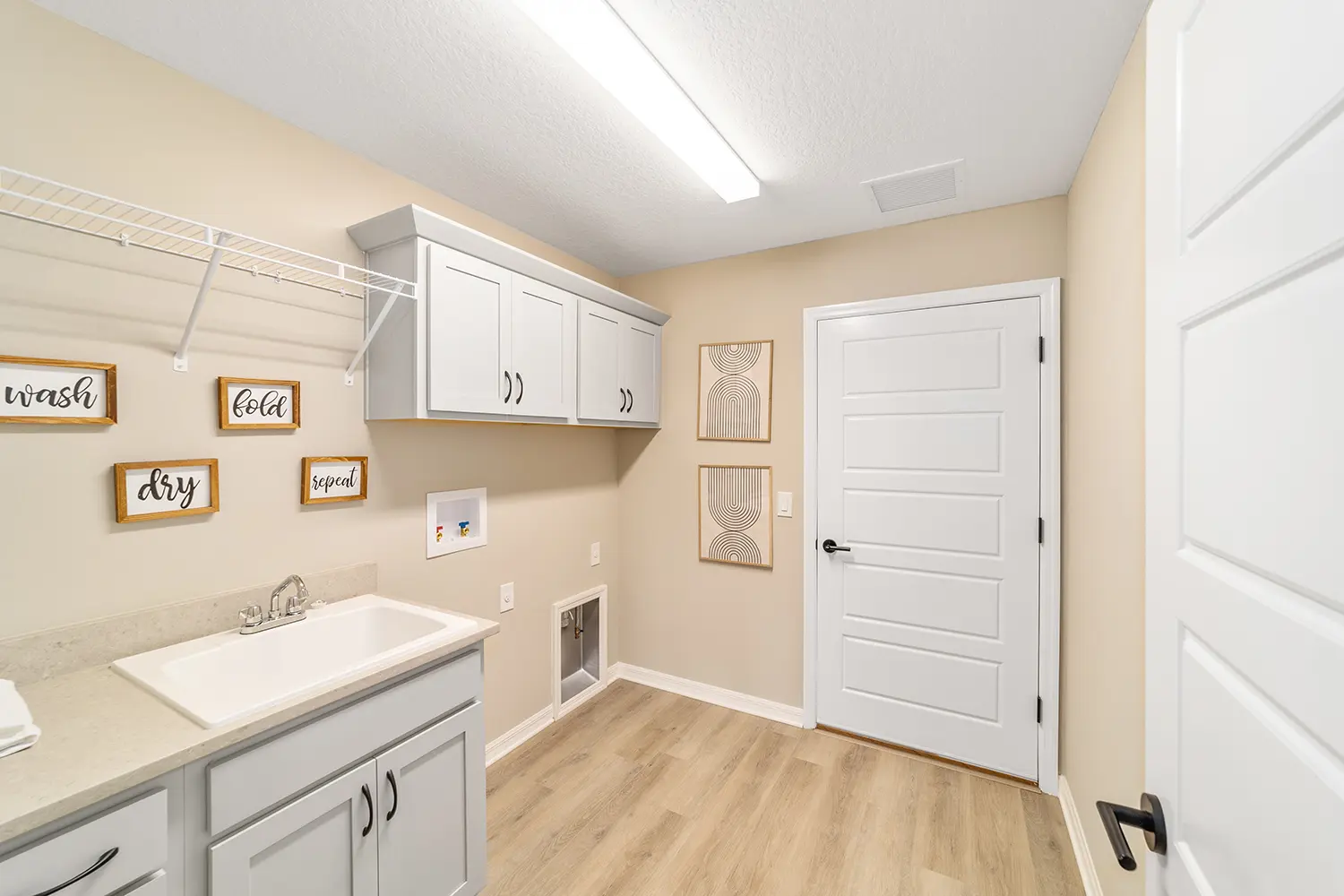 designer-whispering-pine-street-of-dreams-laundry-room