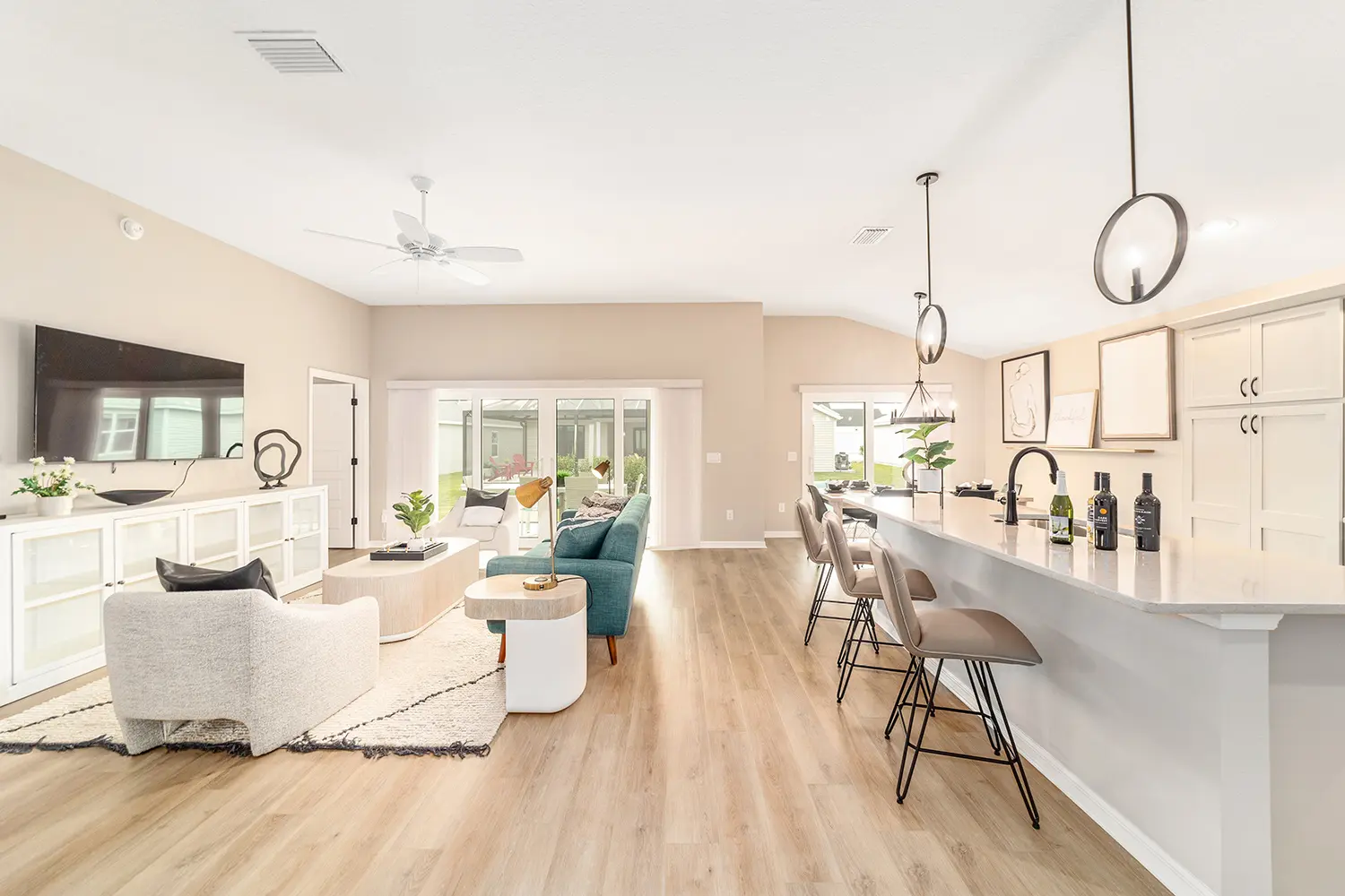 designer-whispering-pine-street-of-dreams-living-room-kitchen-3