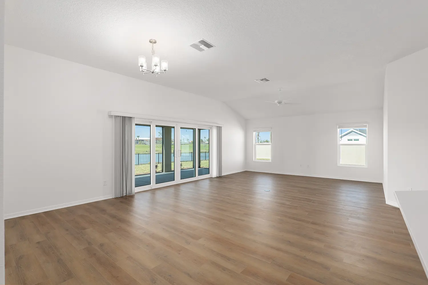 veranda-monroe-living-room-dining-open-floor