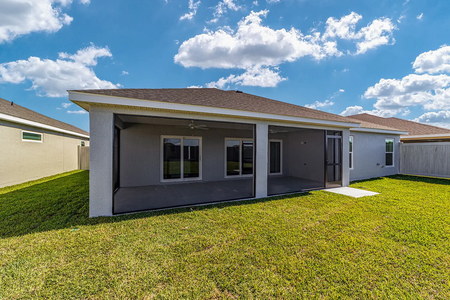 veranda-ottowa-exterior-rear-lanai-yard-1