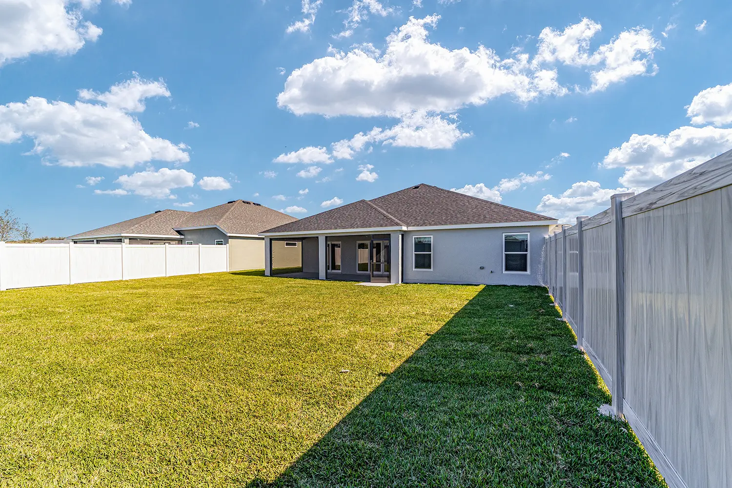 veranda-ottowa-exterior-rear-lanai-yard