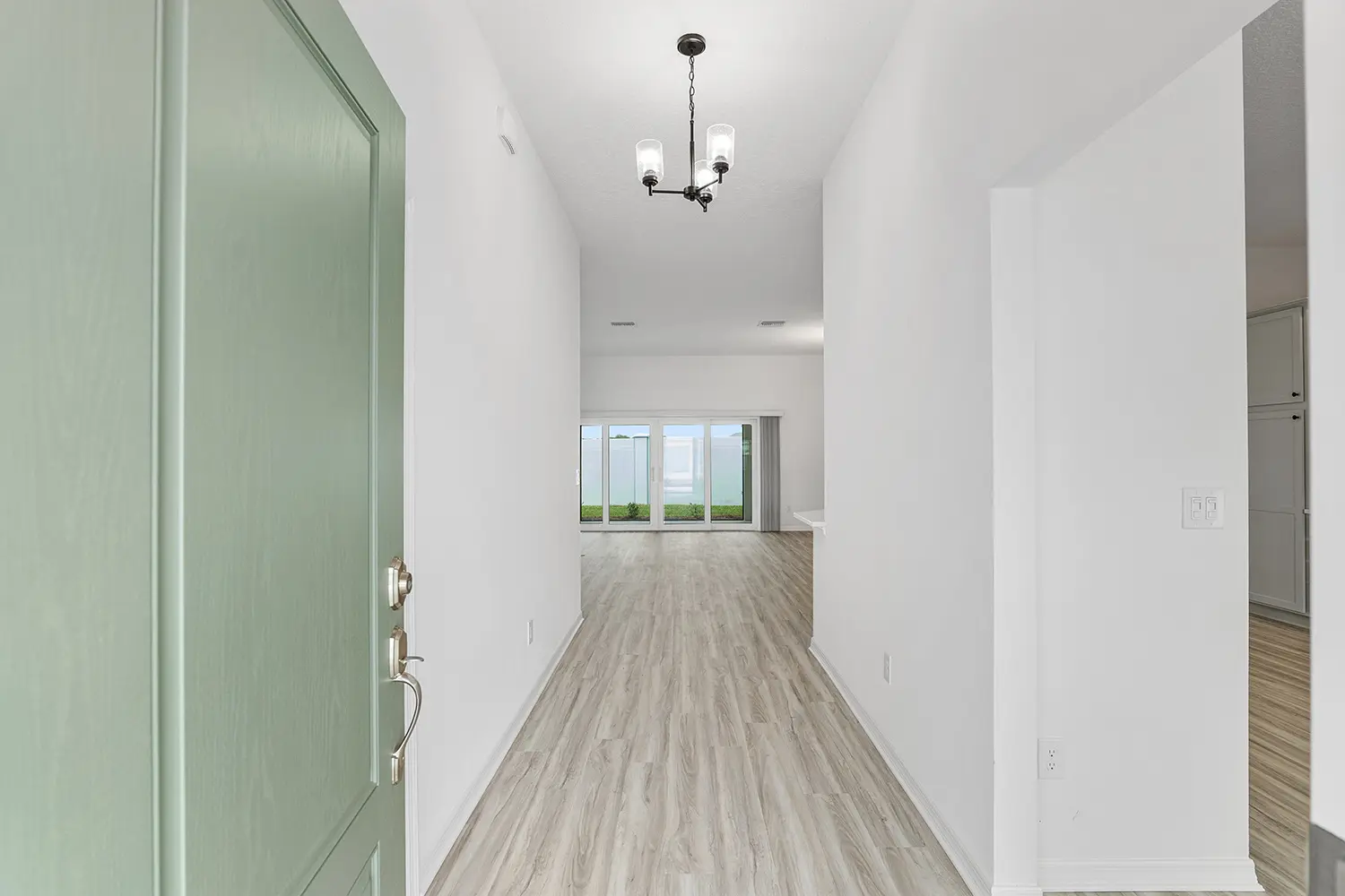 veranda-saginaw-entry-hallway-front-door