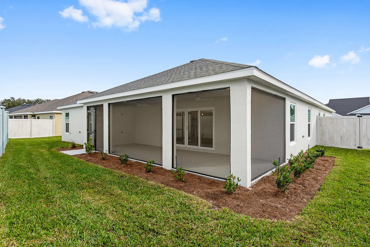 veranda-saginaw-exterior-rear-yard-lanai-2