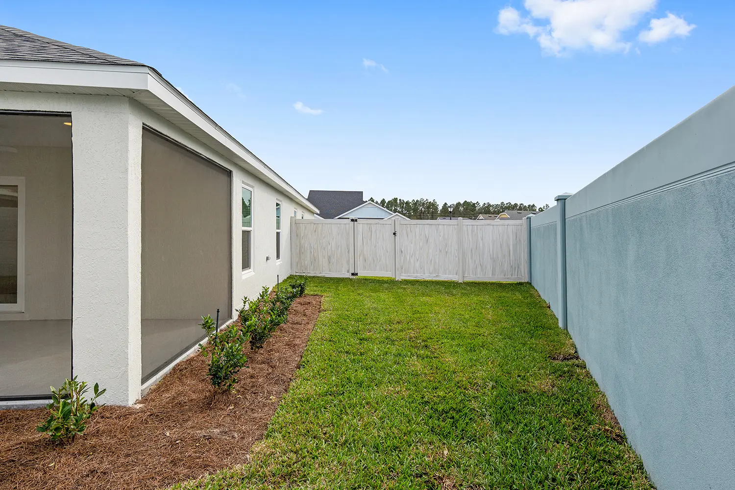 veranda-saginaw-exterior-rear-yard-lanai