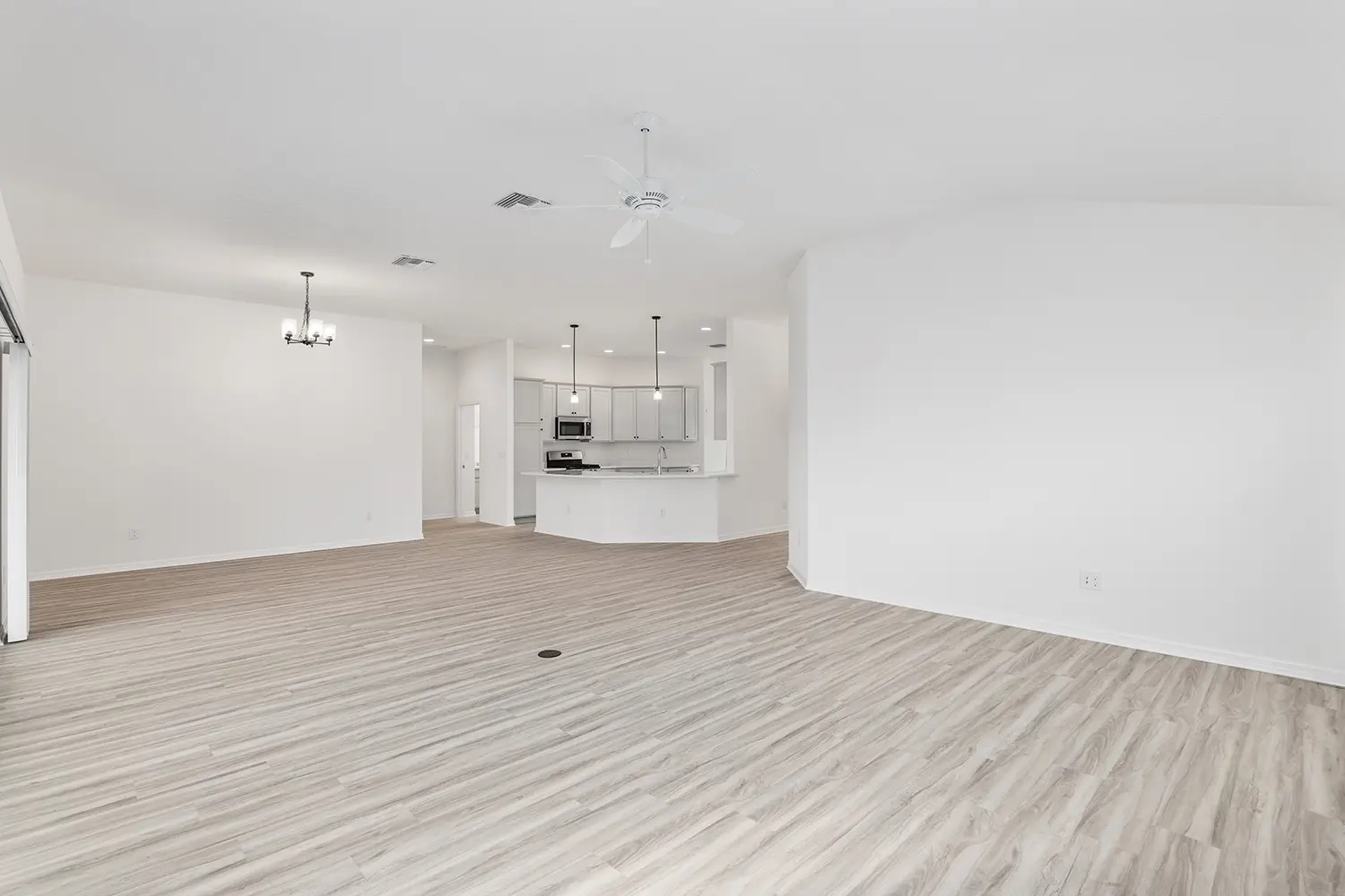 veranda-saginaw-living-dining-room-kitchen