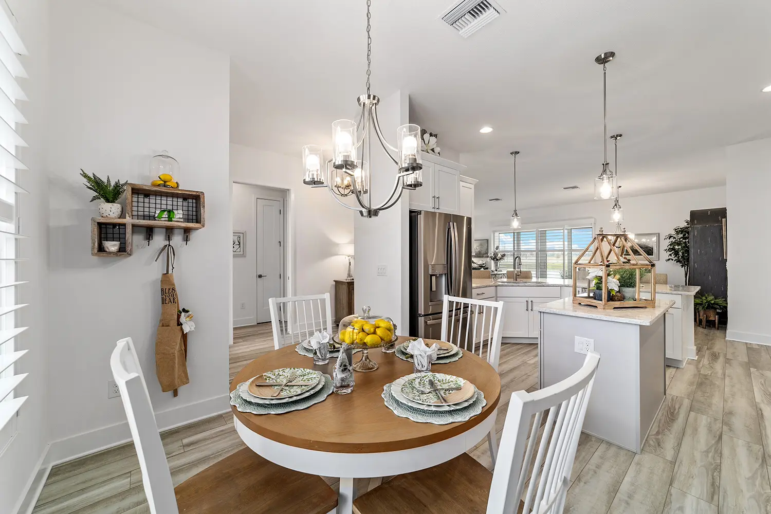 premier-sanderling-street-of-dreams-kitchen-table