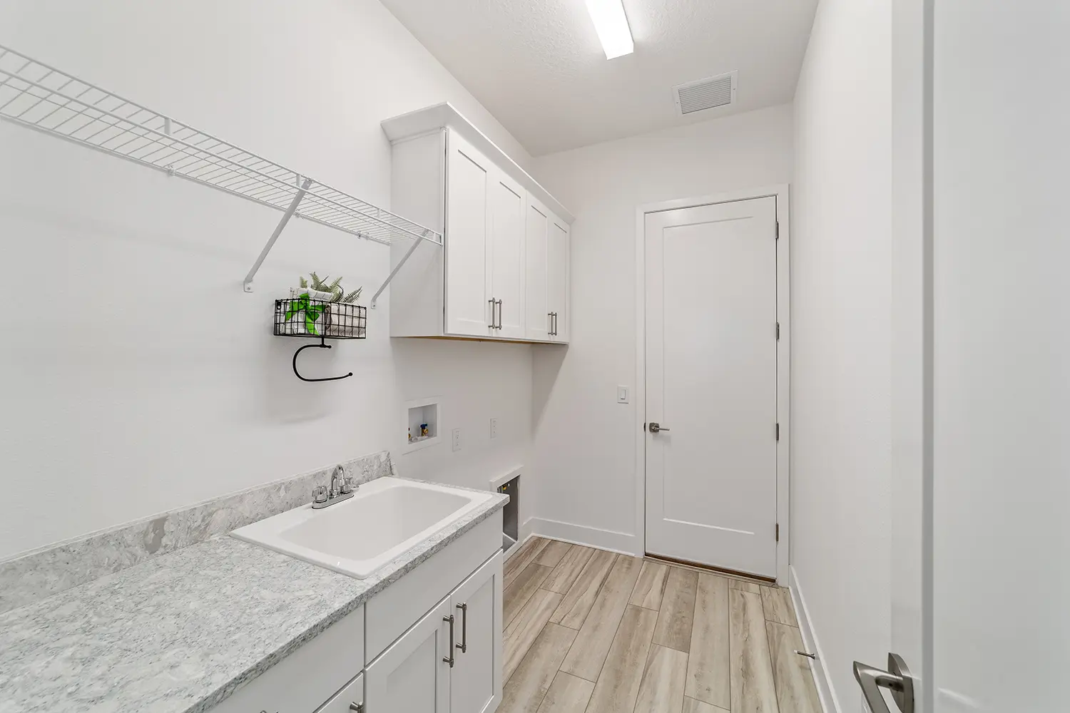 premier-sanderling-street-of-dreams-laundry-room