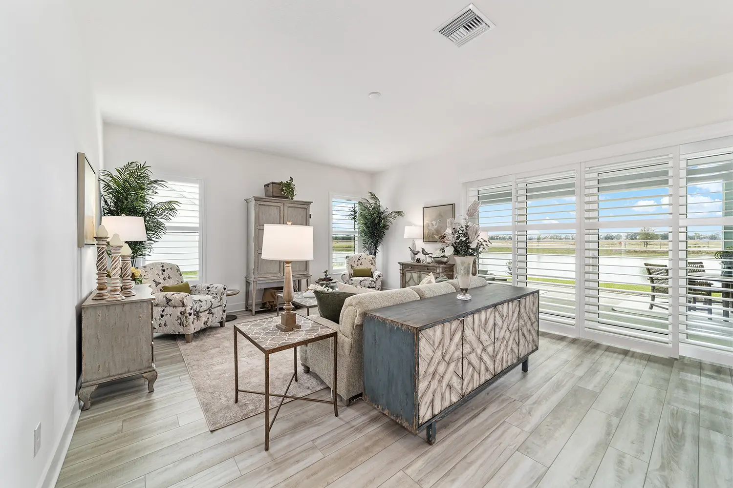 premier-sanderling-street-of-dreams-living-room-3