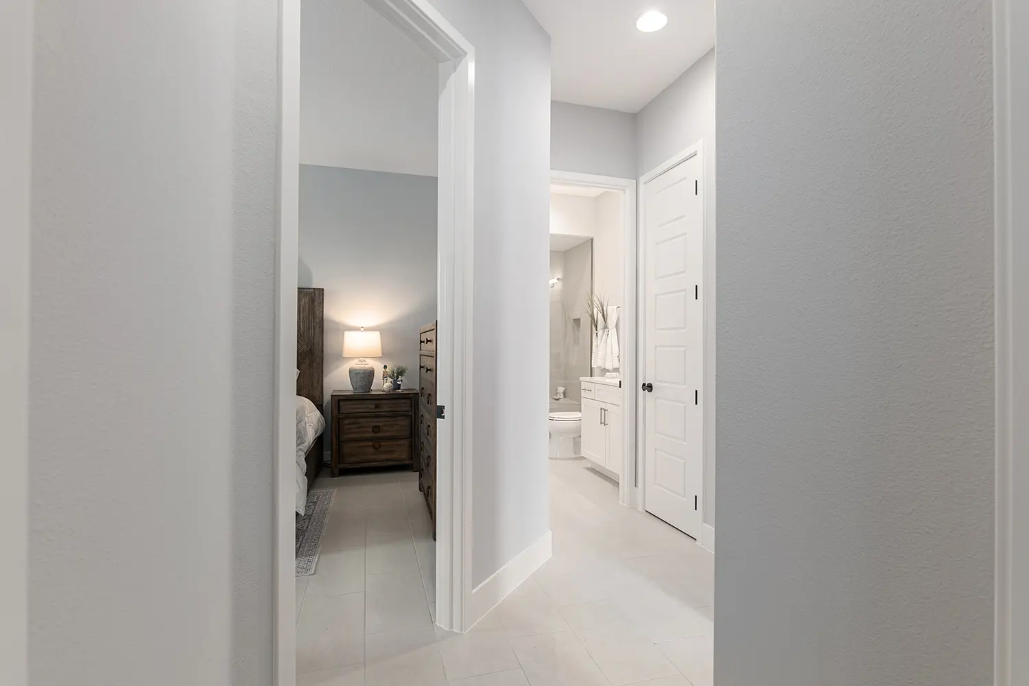 premier-starling-street-of-dreams-bedroom-hallway-44