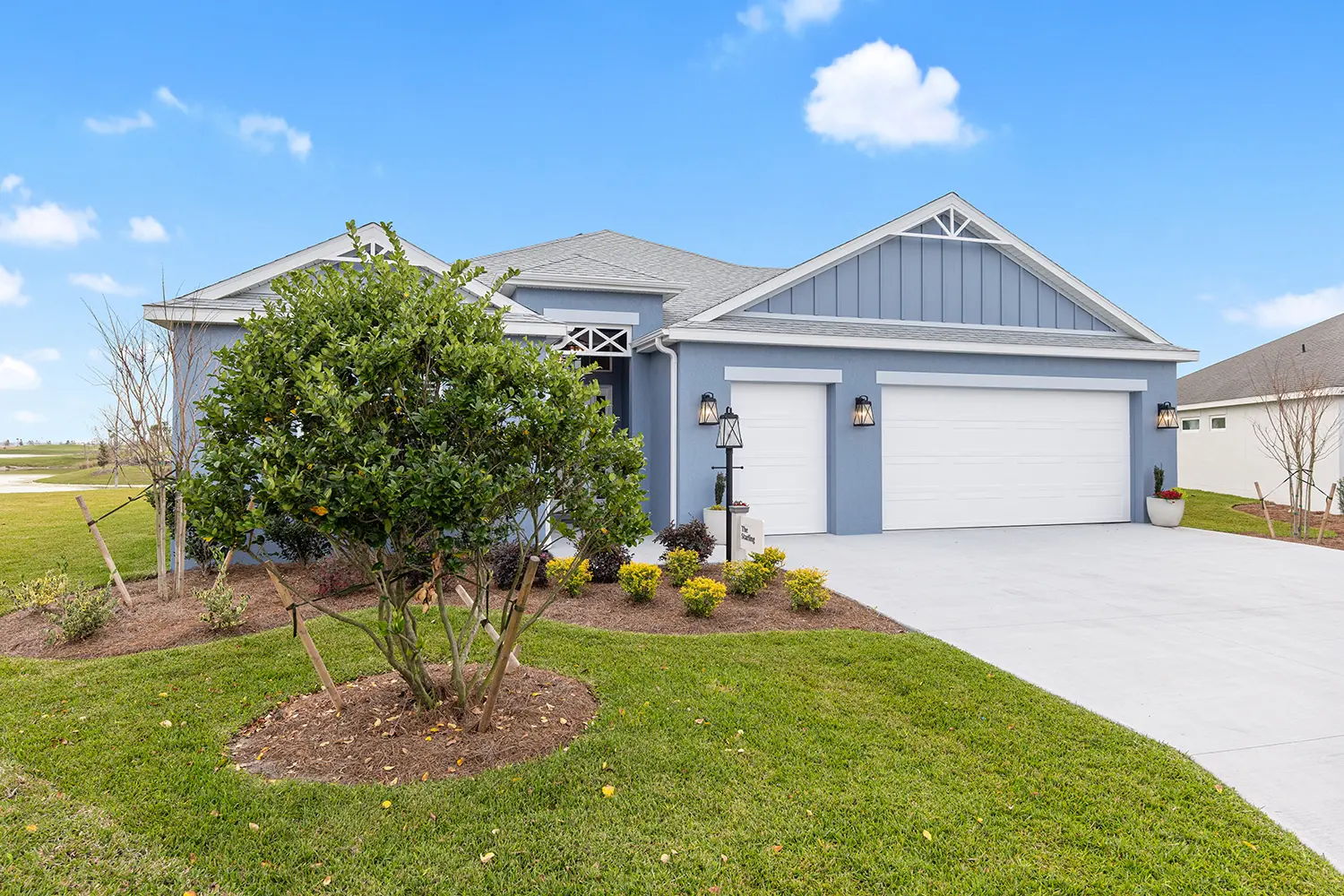 premier-starling-street-of-dreams-front-landscaping-1