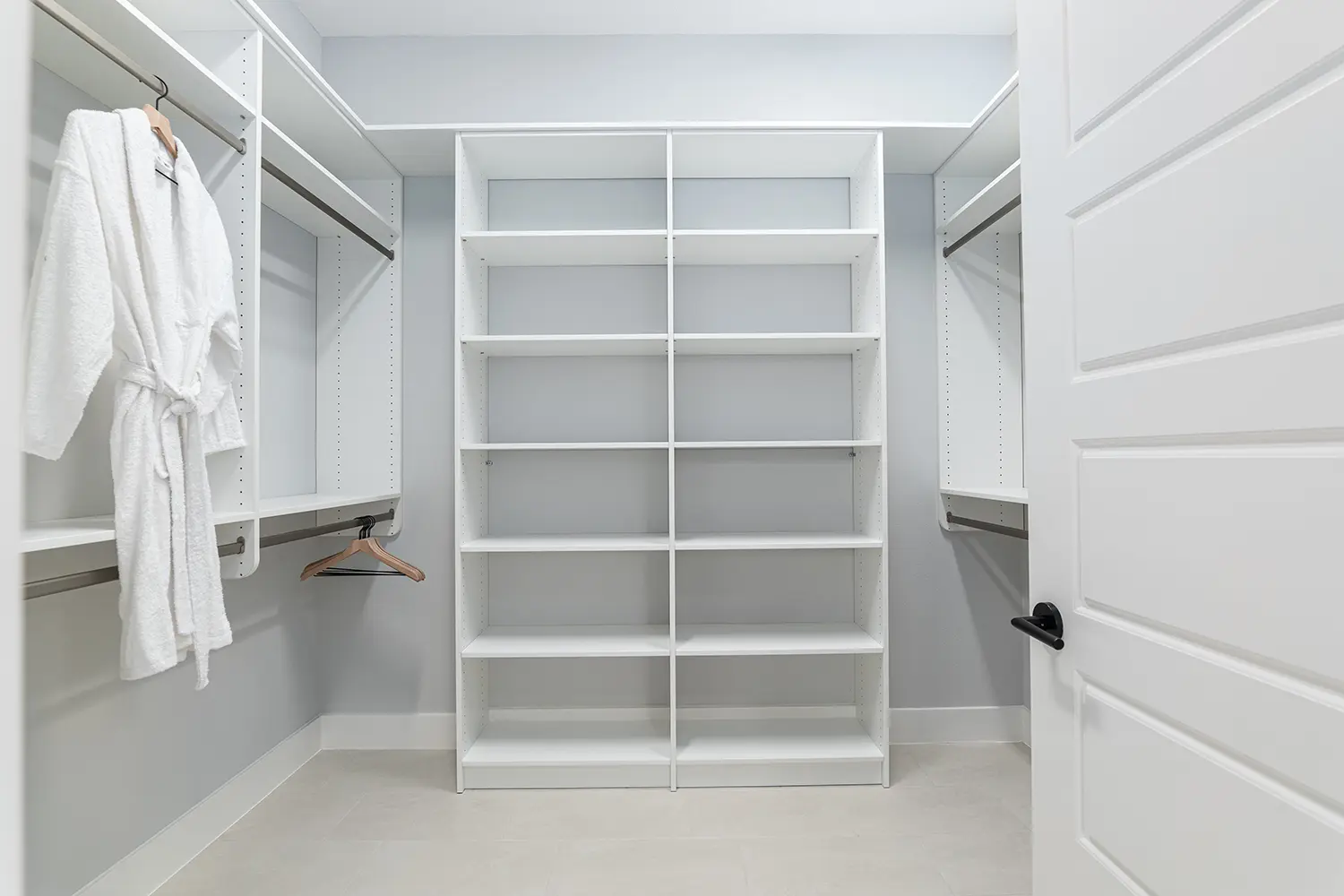 premier-starling-street-of-dreams-master-bedroom-closet-39