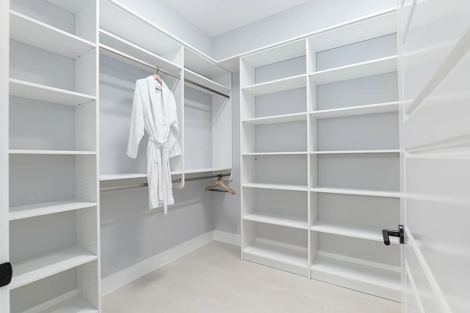 premier-starling-street-of-dreams-master-bedroom-closet-40