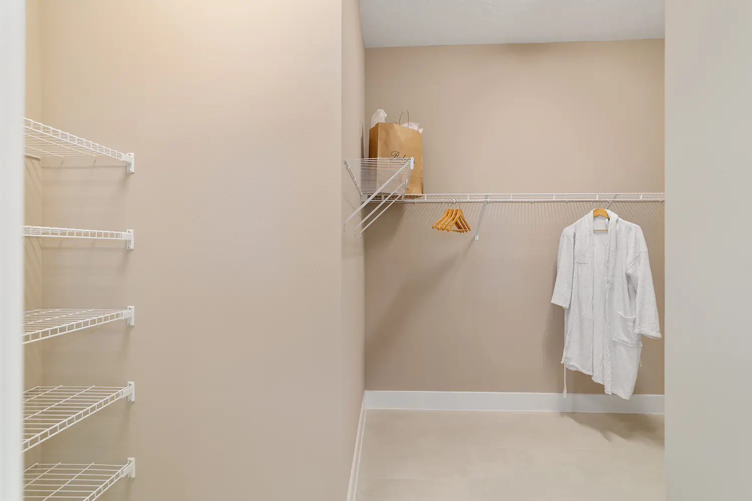 premier-warbler-street-of-dreams-closet