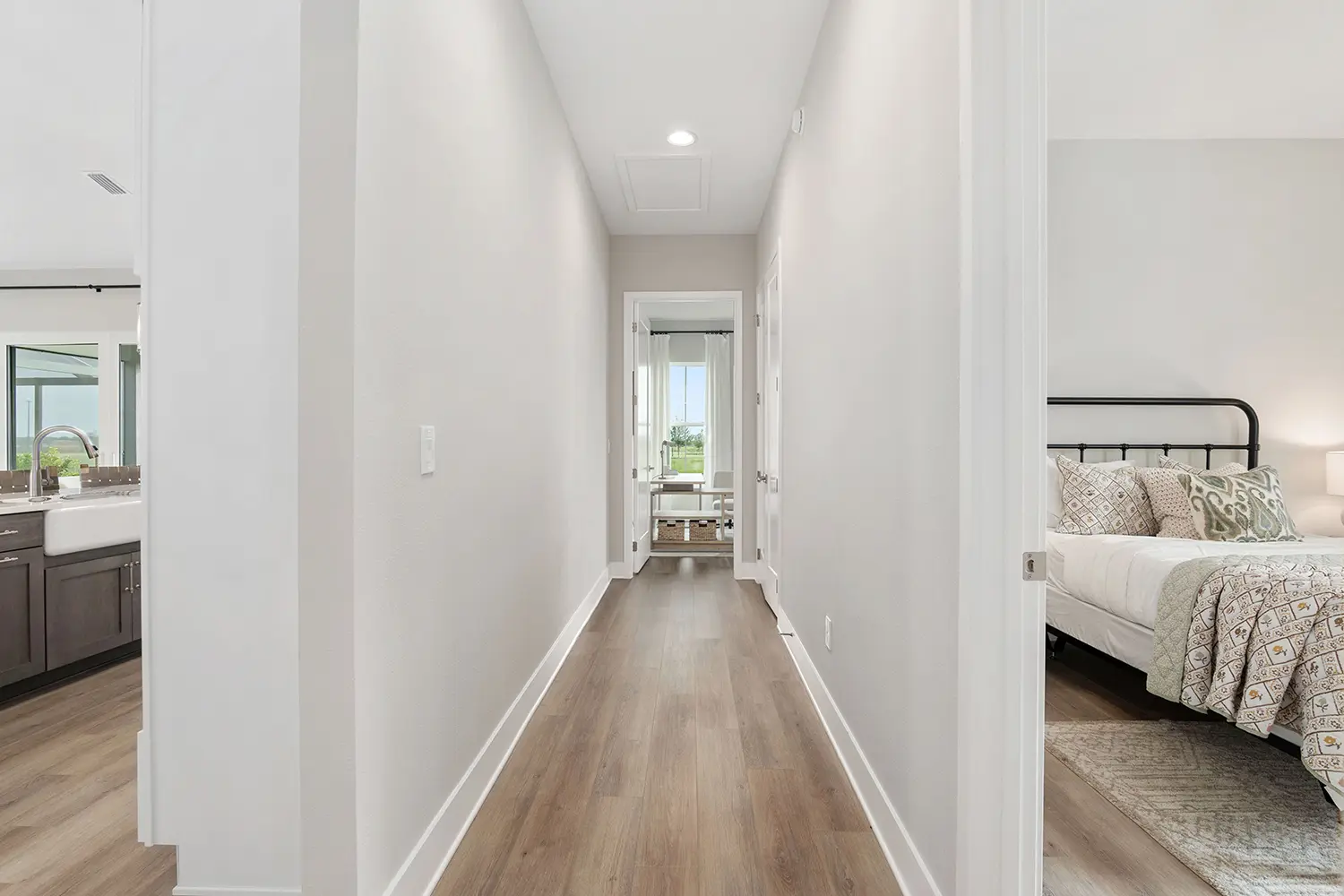 premier-essex-street-of-dreams-hallway