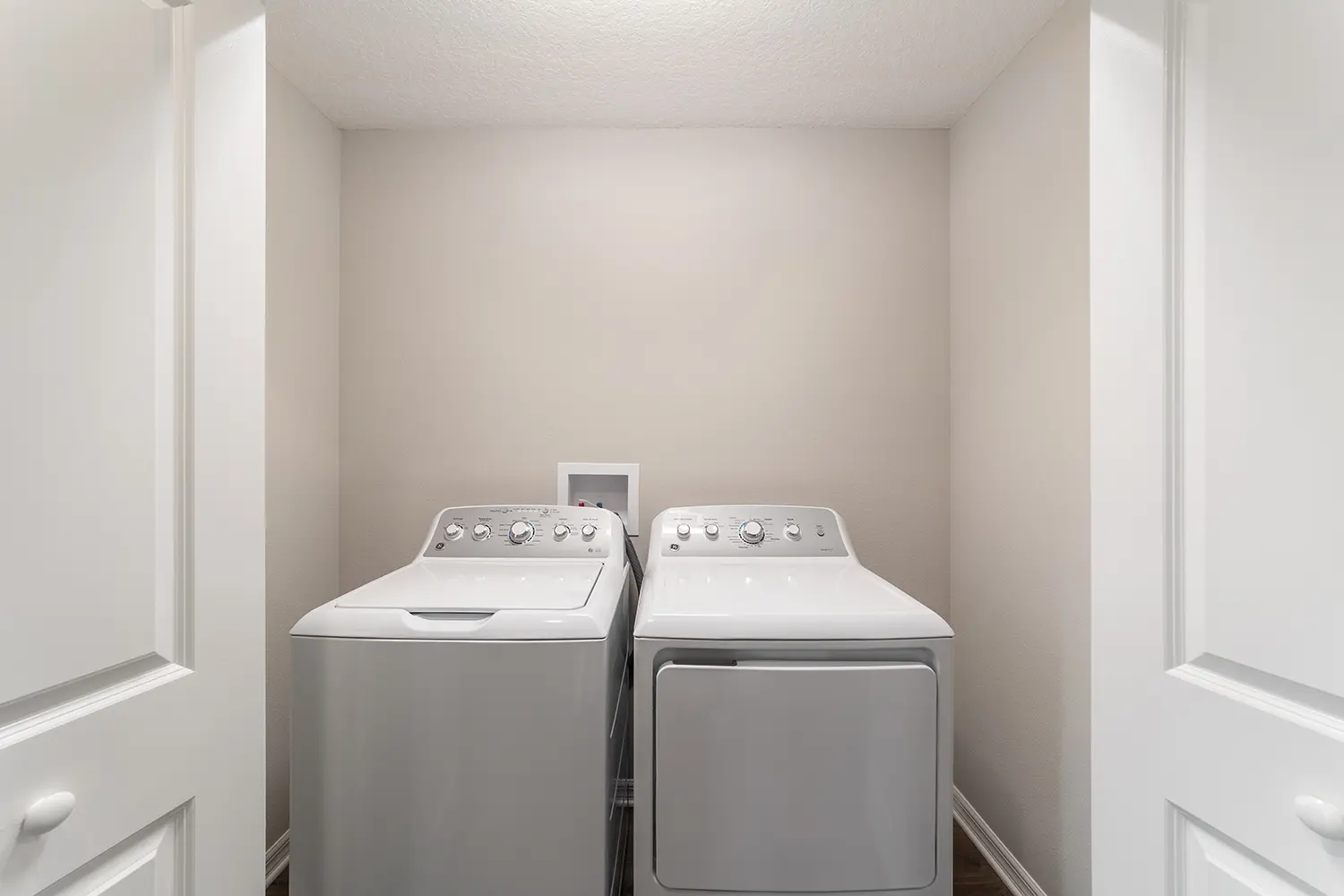 cottage-hidden-cove-laundry-room