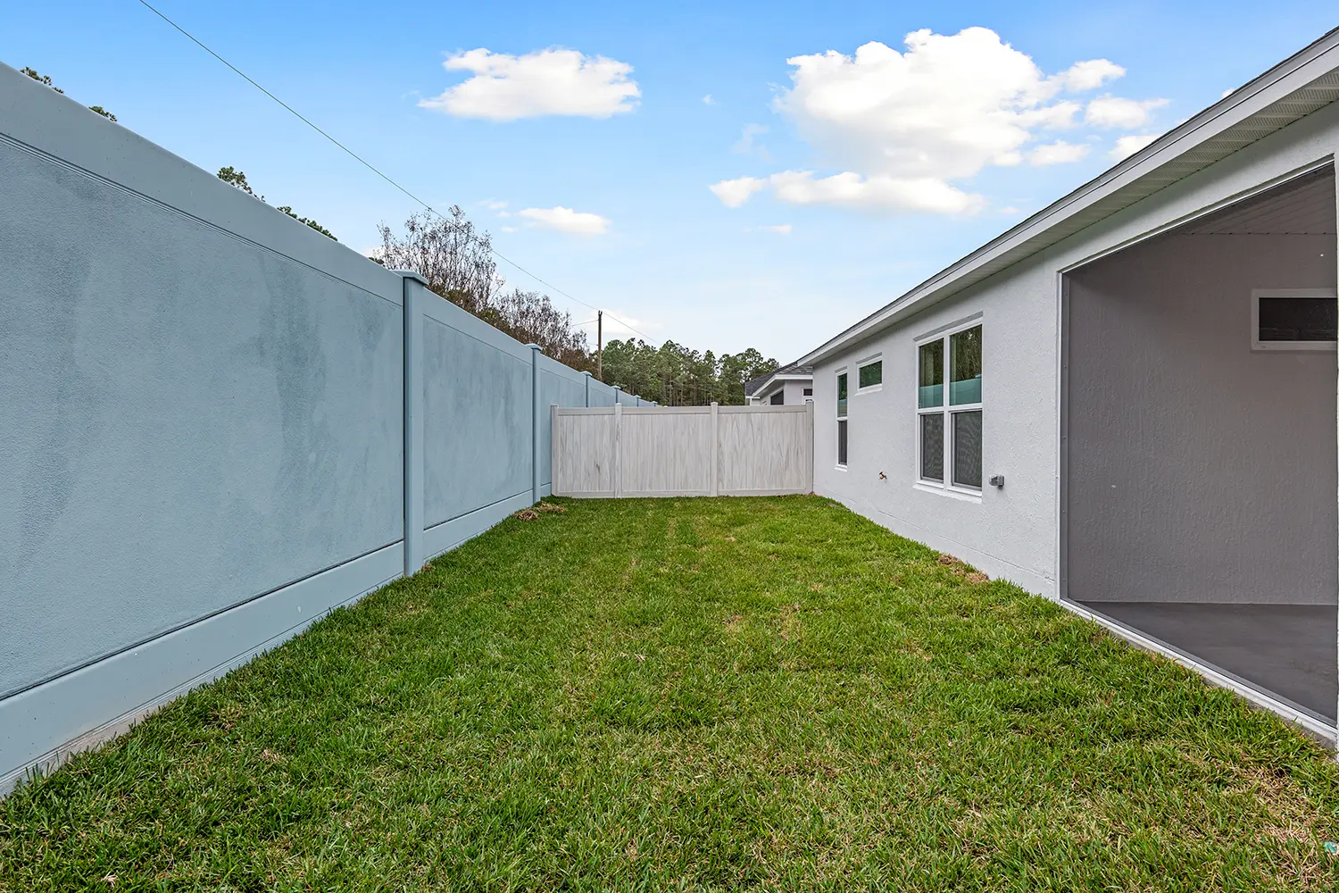 courtyard-villa-arlington-backyard-fence-41