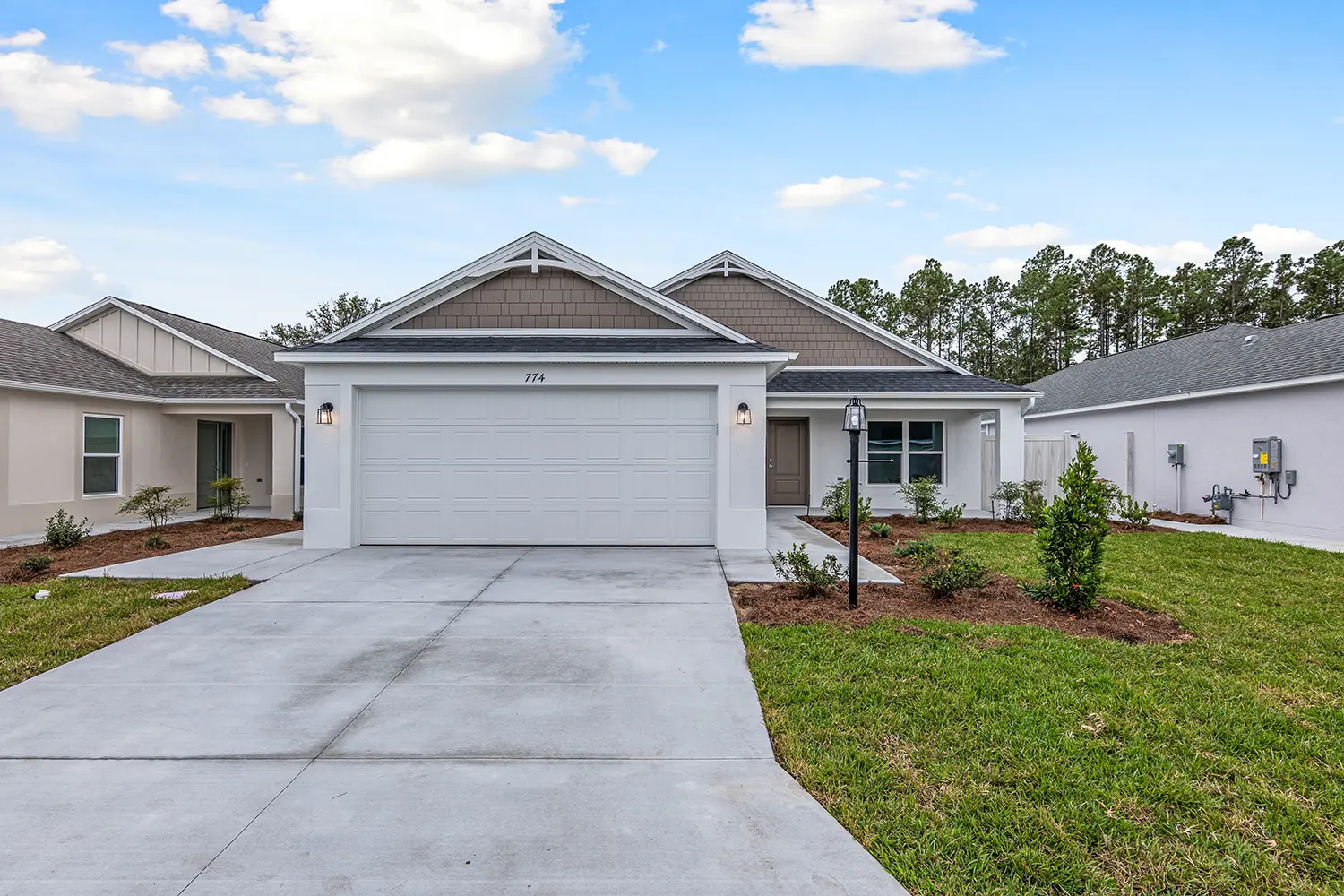 courtyard-villa-arlington-exterior-front-driveway