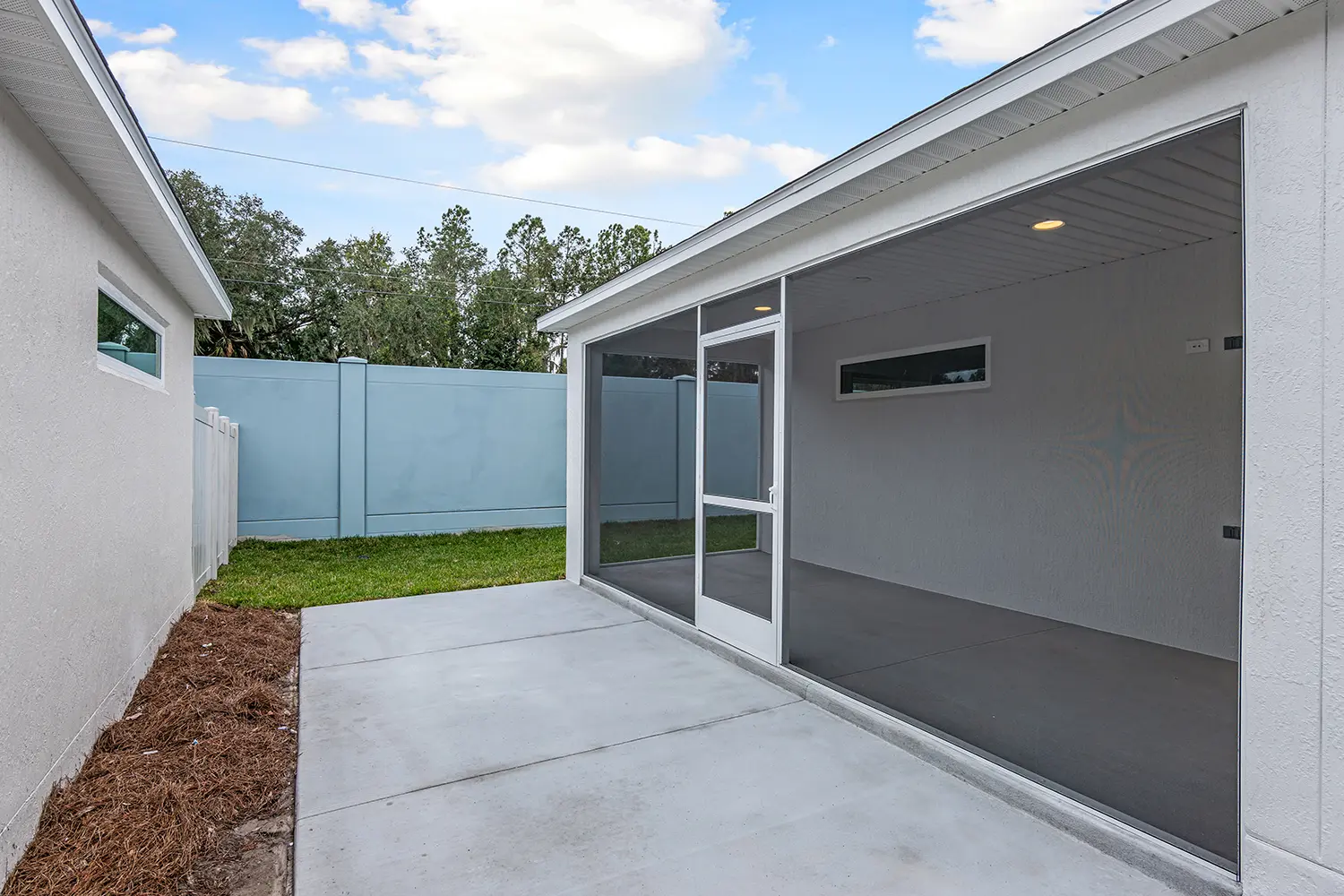 courtyard-villa-arlington-exterior-lanai-39