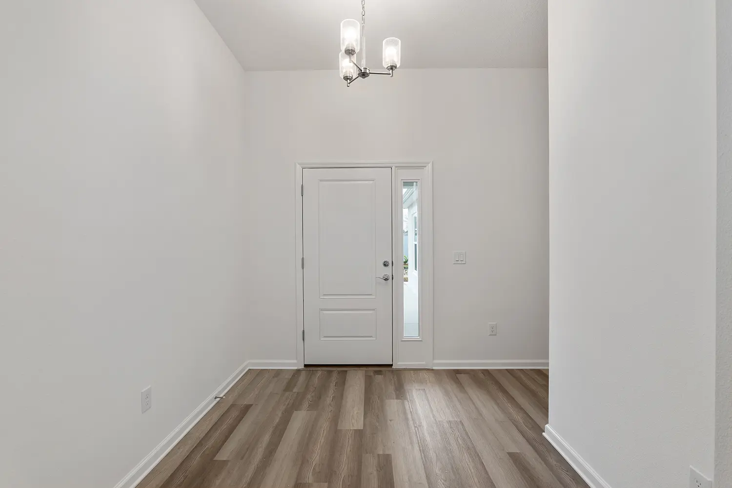 courtyard-villa-arlington-front-door-interior-6