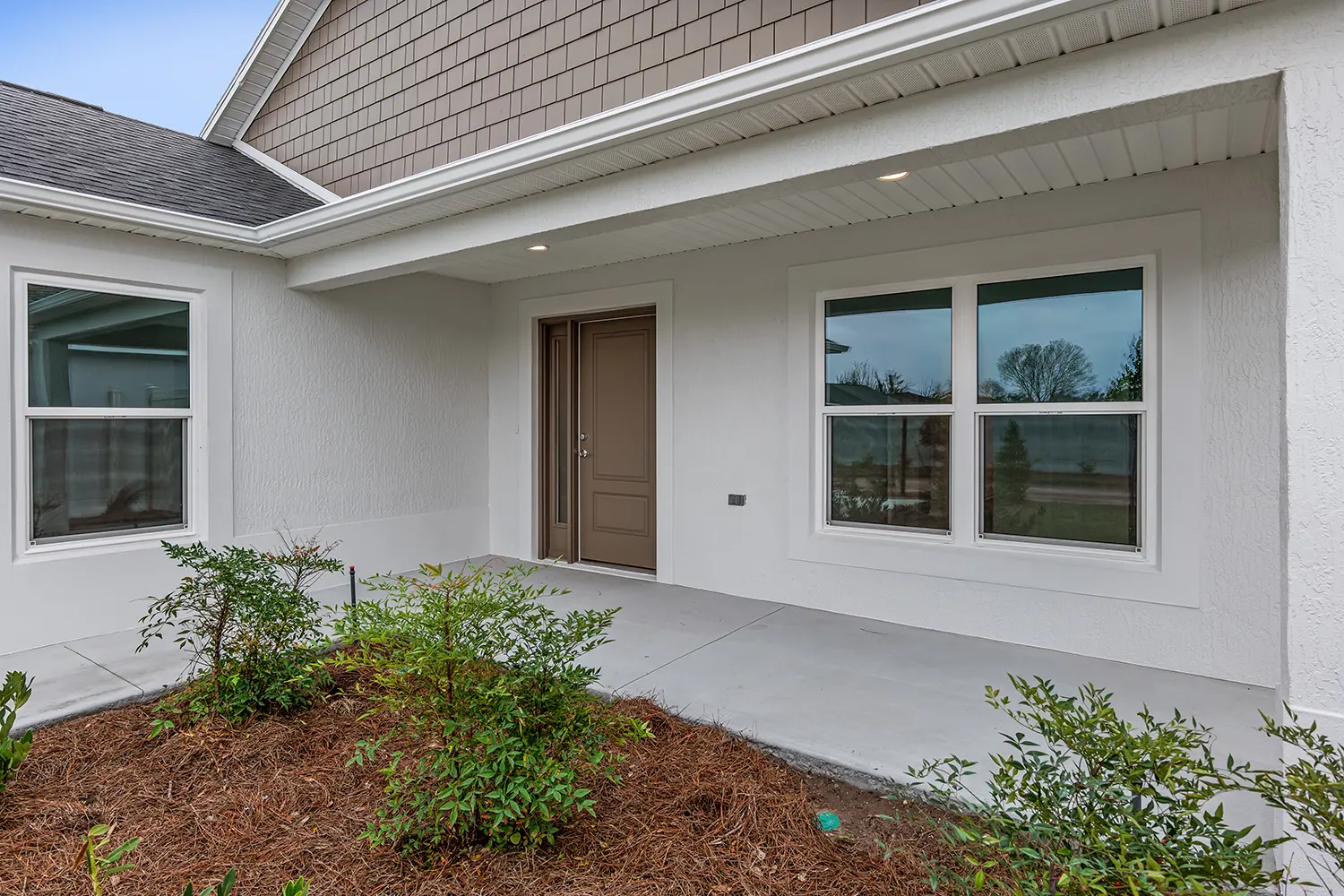 courtyard-villa-arlington-front-porch-entryway-3