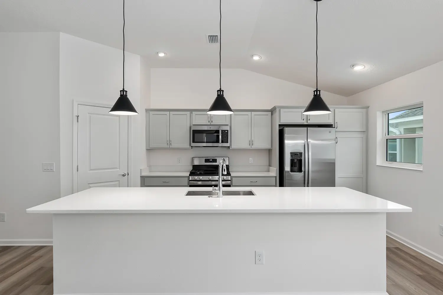 courtyard-villa-arlington-kitchen-14