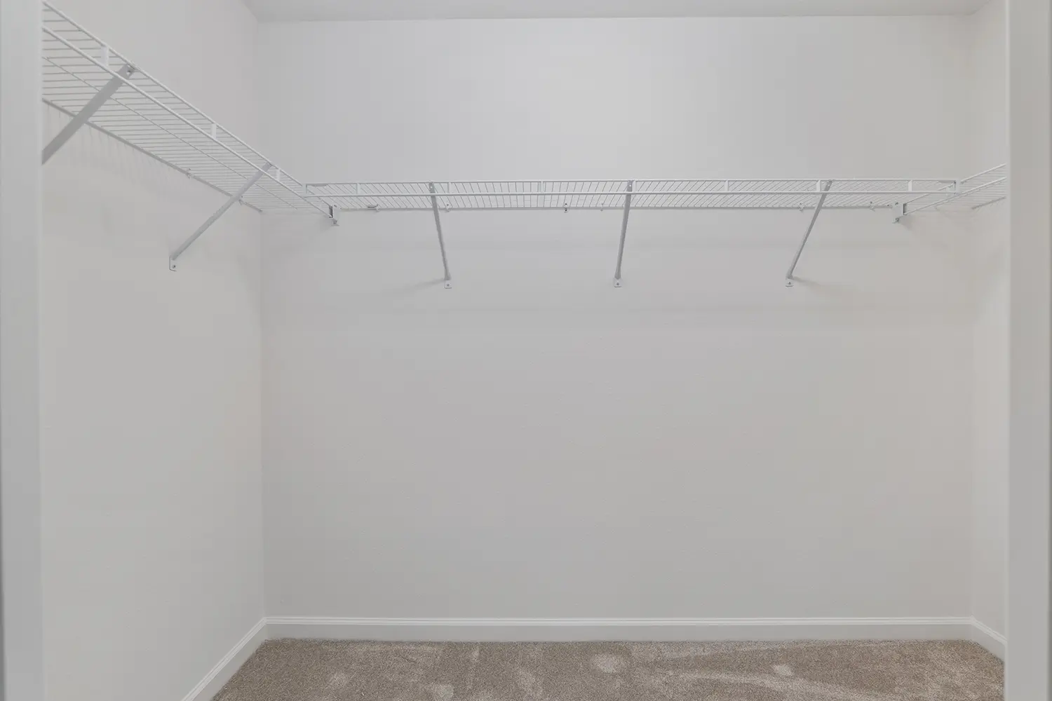 courtyard-villa-arlington-walk-in-closet-26