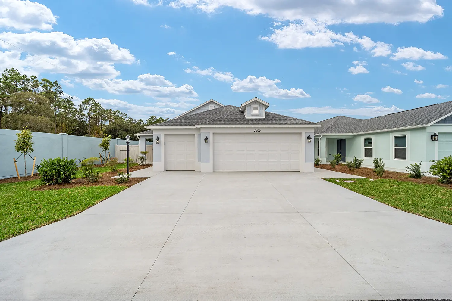 courtyard-villa-avondale-exterior-driveway-36