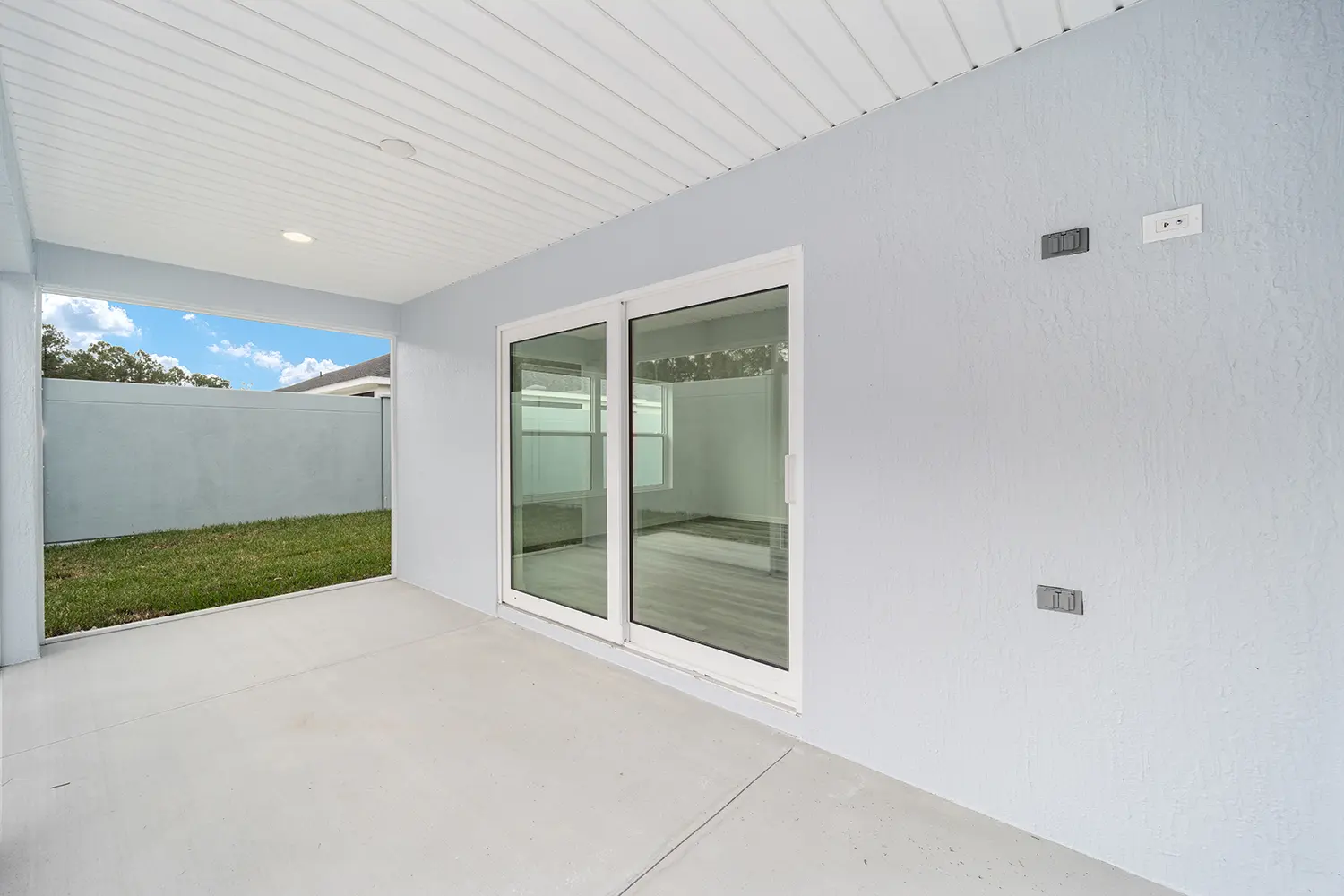 courtyard-villa-avondale-lanai-with-glass-door-32