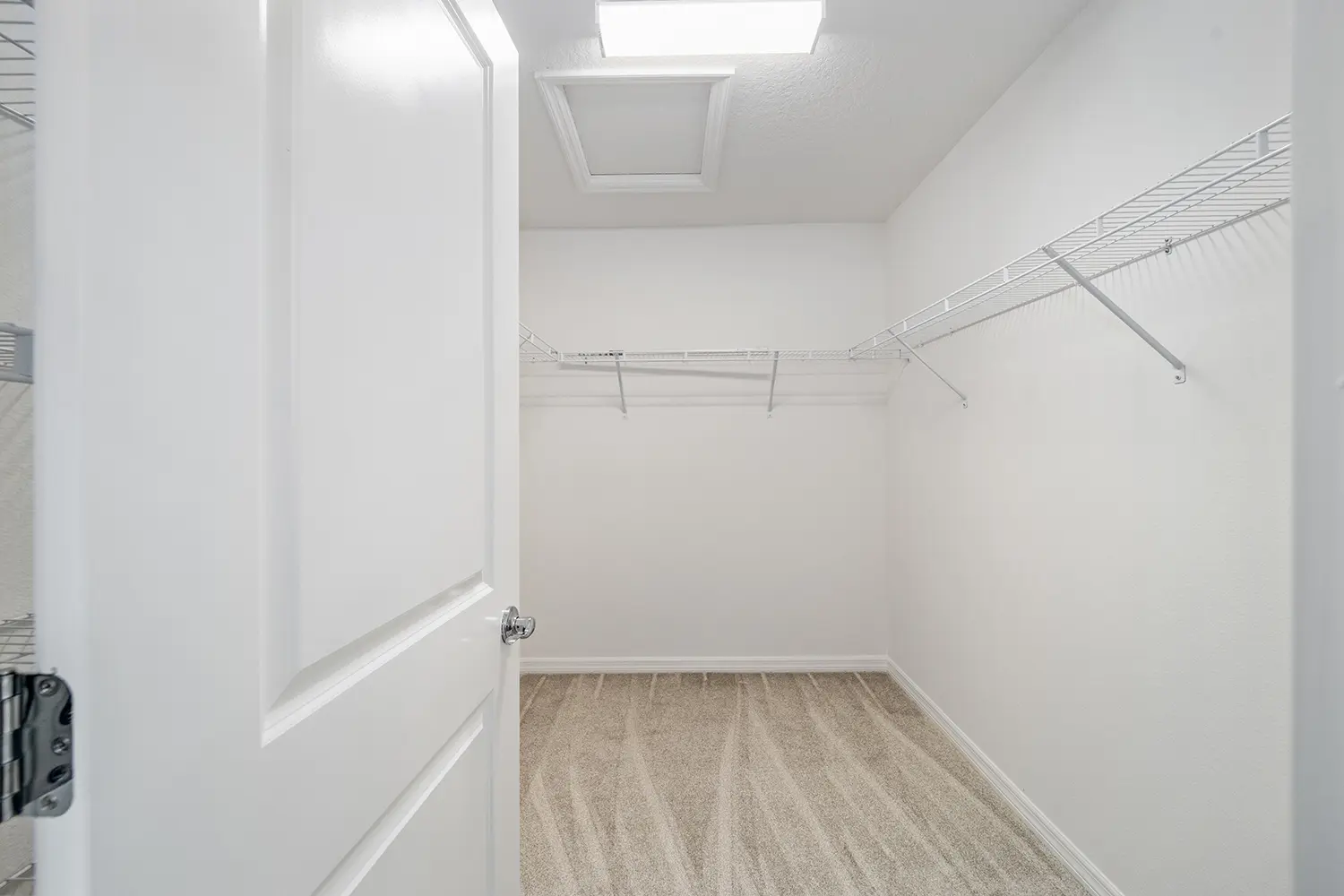 courtyard-villa-avondale-walk-in-closet-22