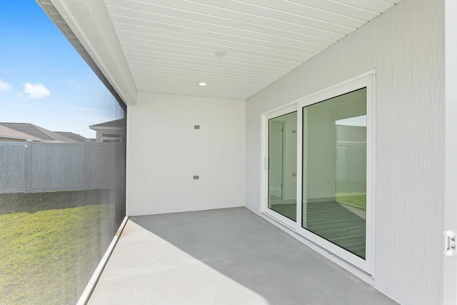 courtyard-villa-durham-glass-doors-lanai-37