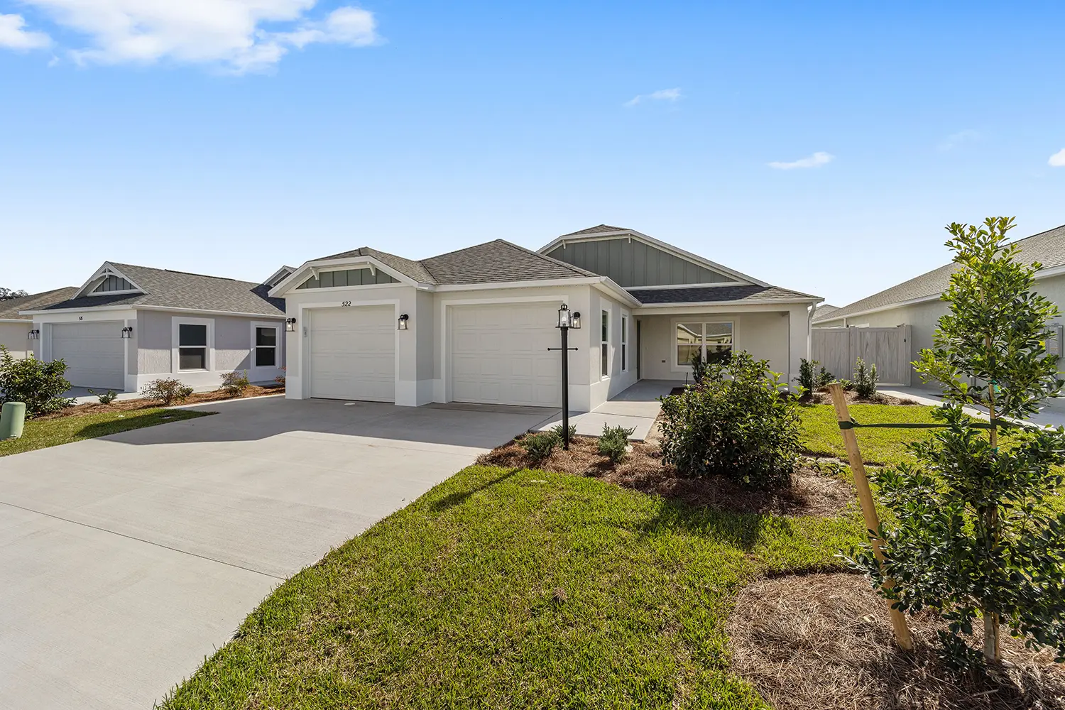 courtyard-villa-winslow-exterior-front-garage-37