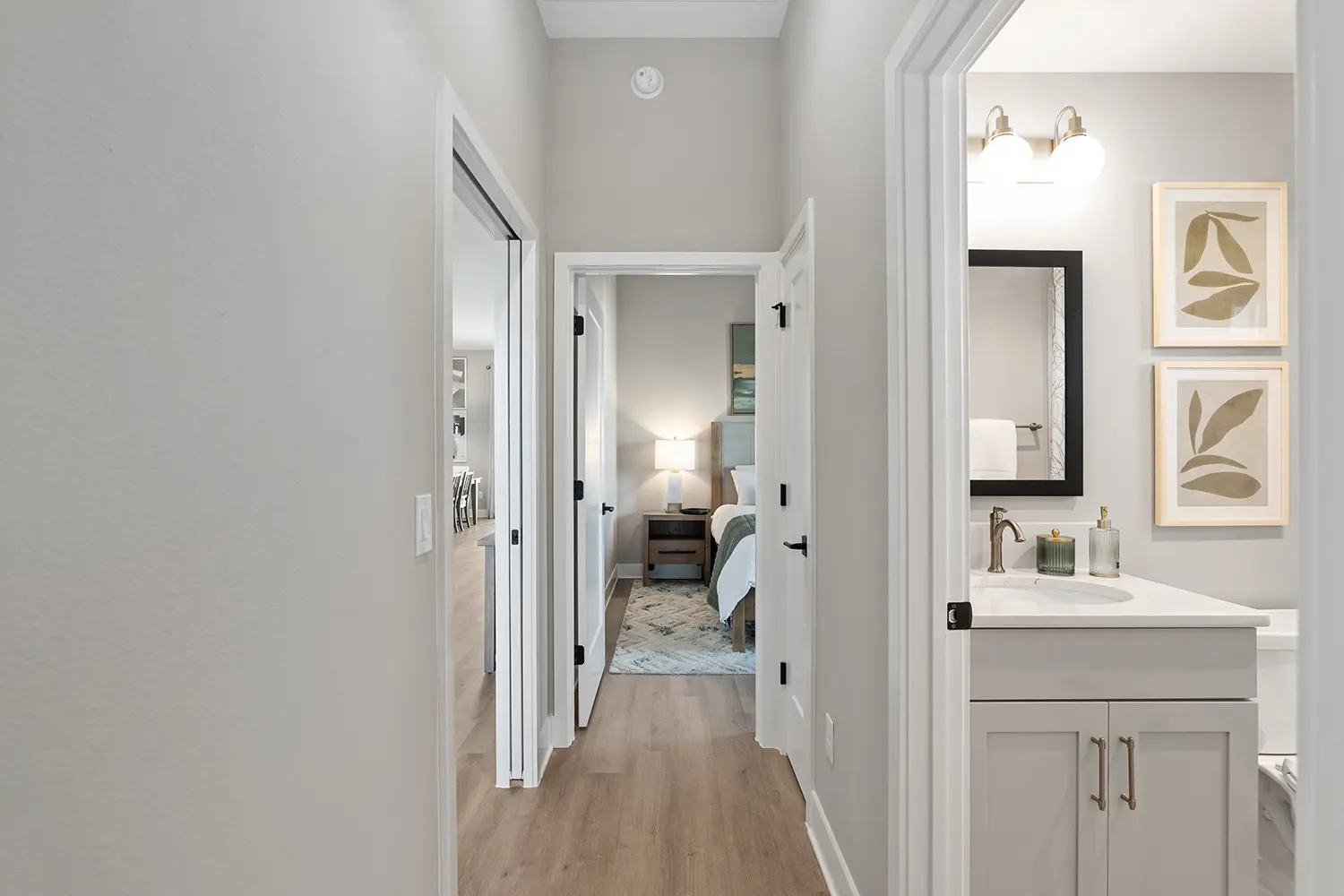 designer-robin-street-of-dreams-hallway-1