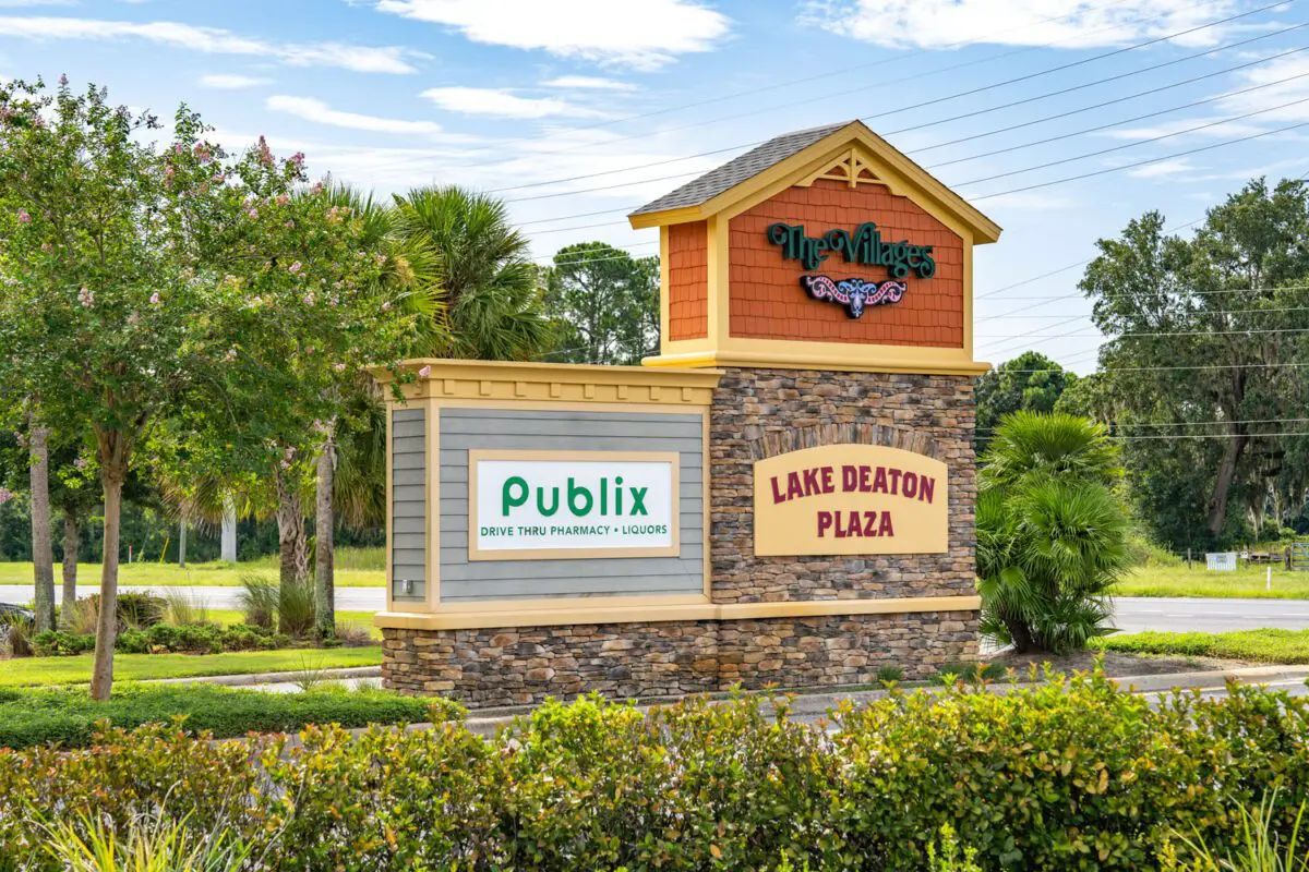 Lake Deaton Plaza-7621