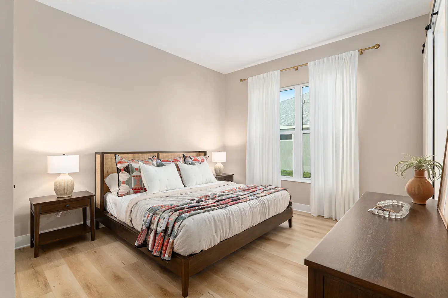 premier-niagara-street-of-dreams-bedroom-2