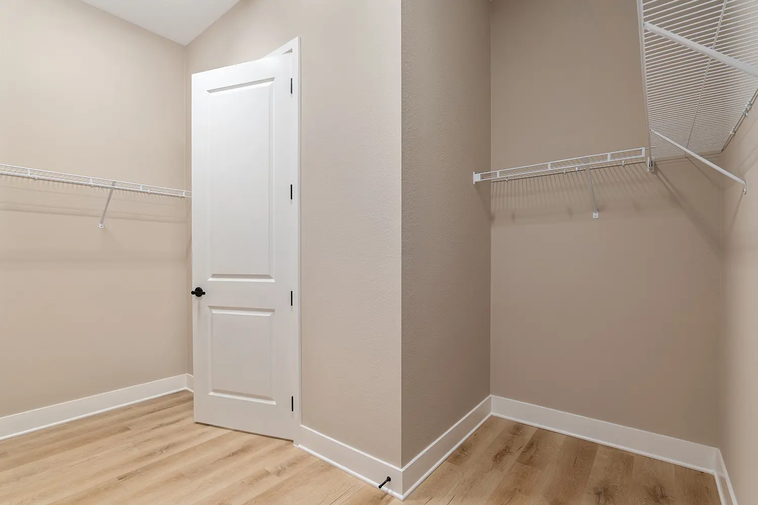 premier-niagara-street-of-dreams-bedroom-closet