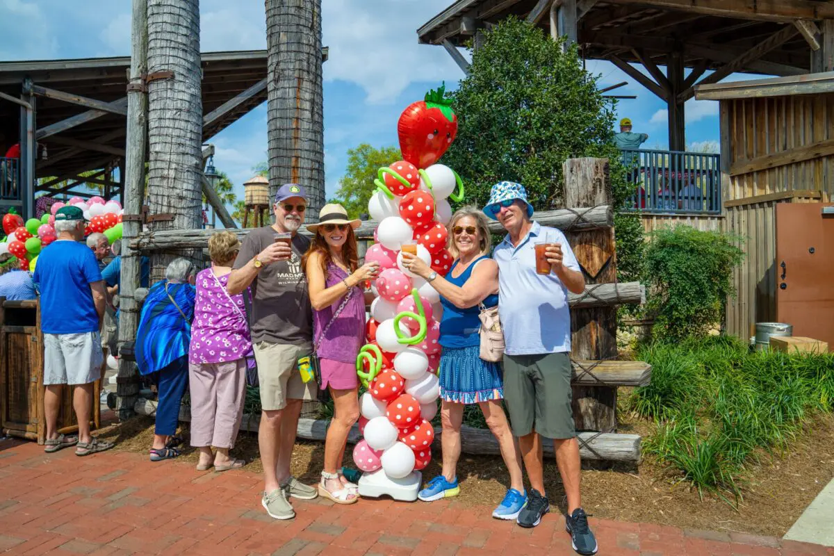 entertainment-brownwood-strawberry-festival-balloons