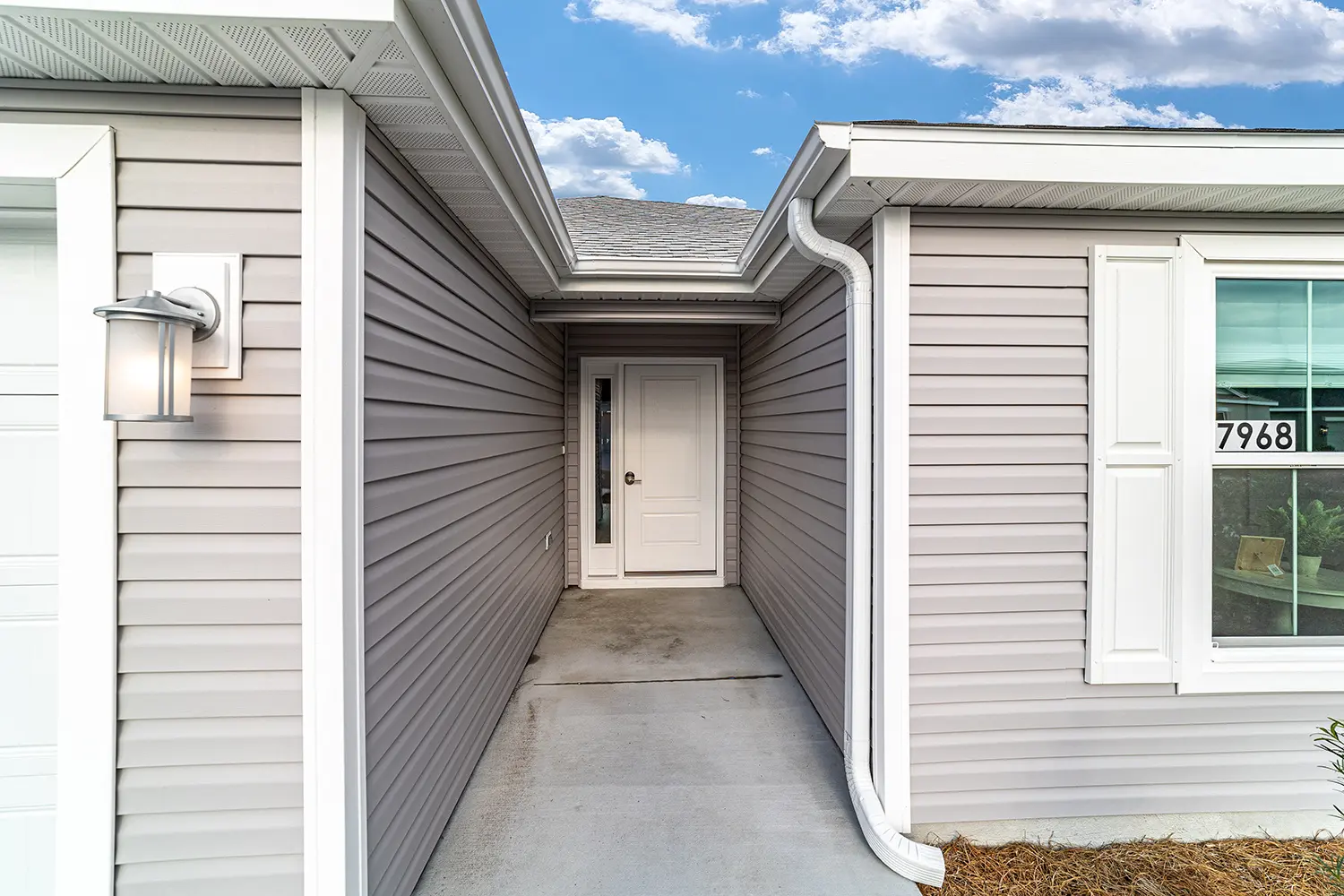 designer-tall-pine-street-of-dreams-exterior-front-entry