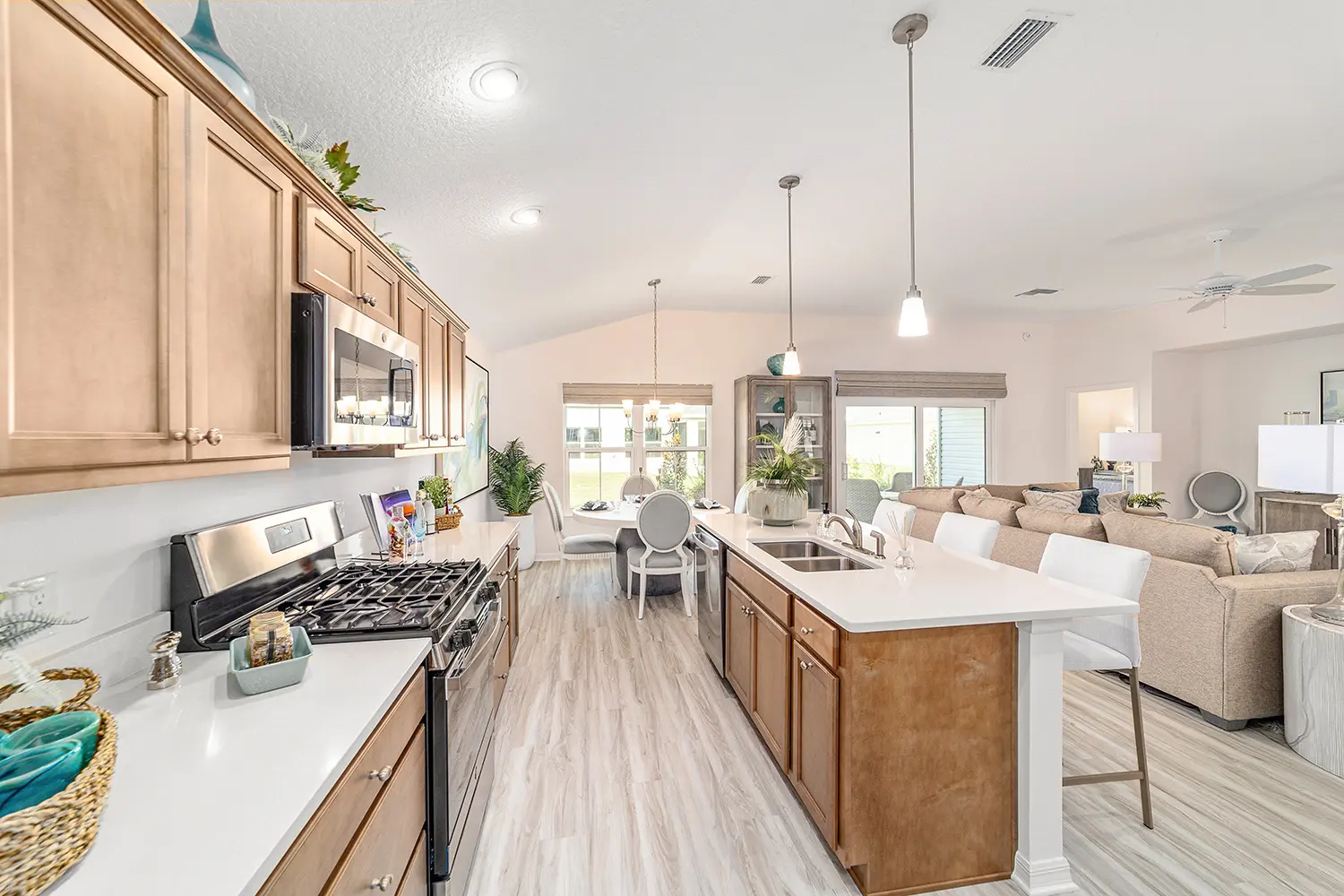 designer-tall-pine-street-of-dreams-kitchen-1