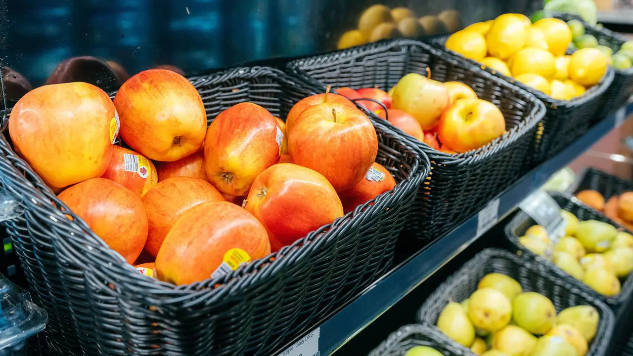 health-wellness-grown-shop-apples